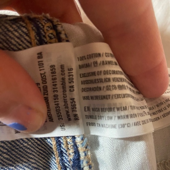 Hollister Jeans Womens Sz 26W x 27L Relaxed Fit Destructed Denim High rise Sz 3 - Picture 7 of 10